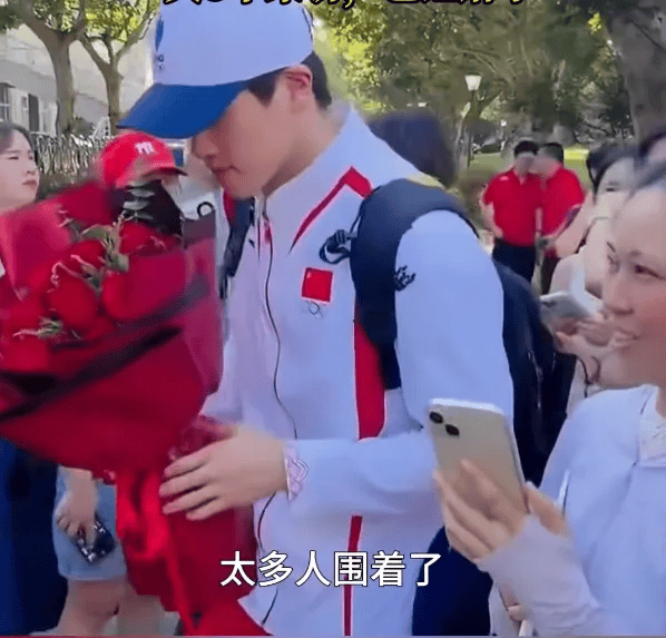 全网傻眼！潘展乐突然做出这个举动！
